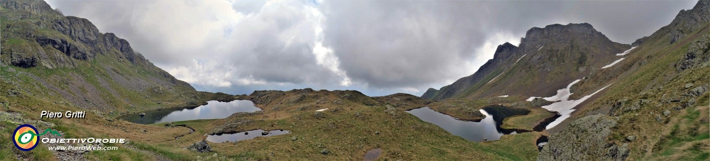 52 Vista panoramica dal sentiero per Bocchetta Triomen sui Laghetti di Ponteranica.jpg